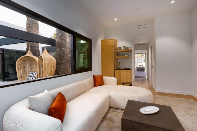 Building Photo - 5311 E Mitchell Dr