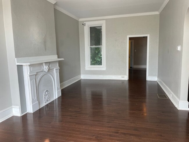 Building Photo - Beautifully Renovated Home in Columbia Bor...