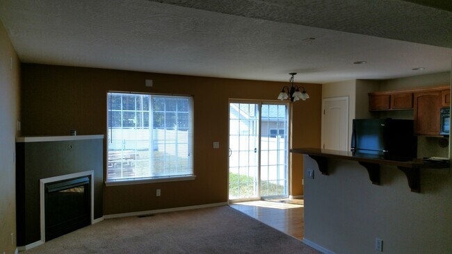 Building Photo - Modern Townhouse in Post Falls