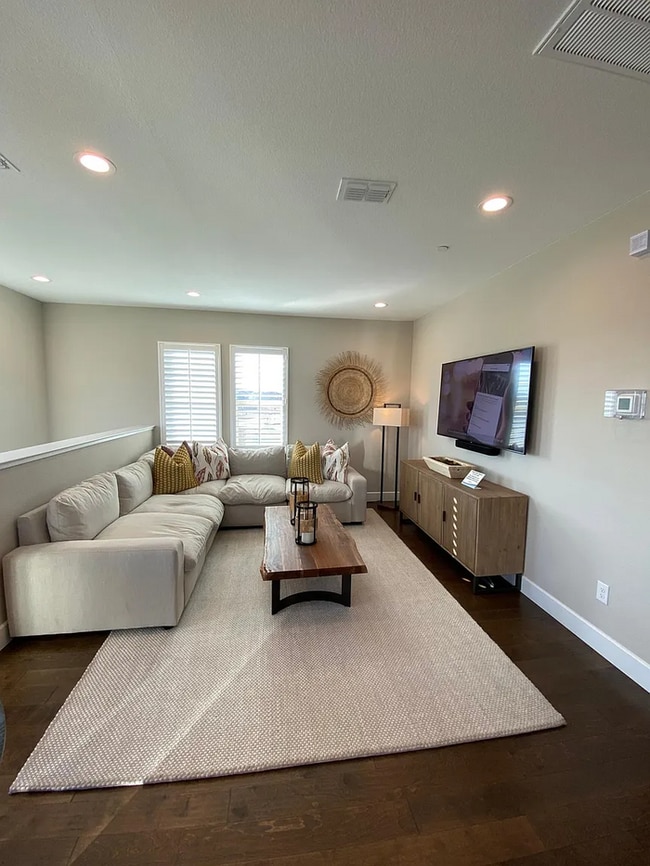 Building Photo - 476 E Sorrel Pl