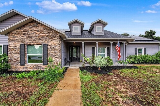 Building Photo - 606 Royal Crest Dr