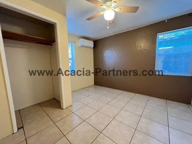 Building Photo - Centrally located Two Bedroom Home