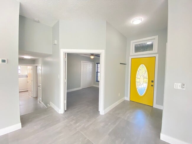 Building Photo - 13245 Shore Dr