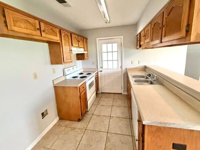 Building Photo - Now Leasing A 5 Bedroom 2 Bath Home In Memphis. Availalbe Now