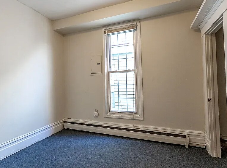 Building Photo - 381 Forest Ave