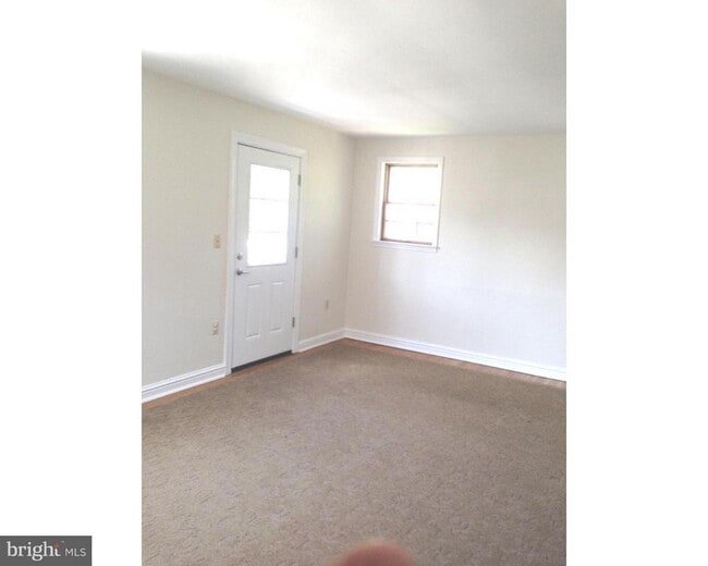Building Photo - 214 Grayling Ave