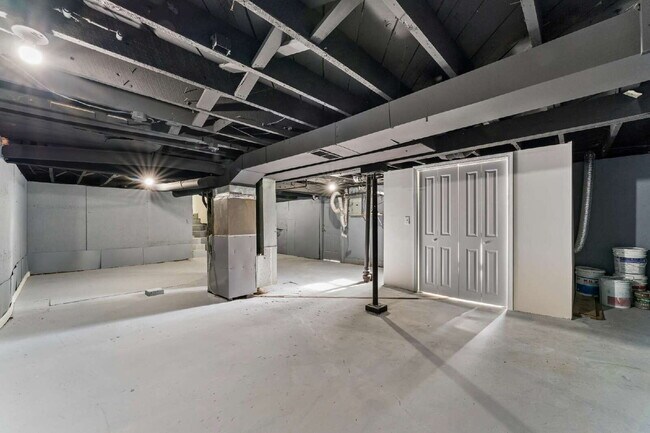 Building Photo - Charming 2-Bedroom Haven in Kansas City Northland!