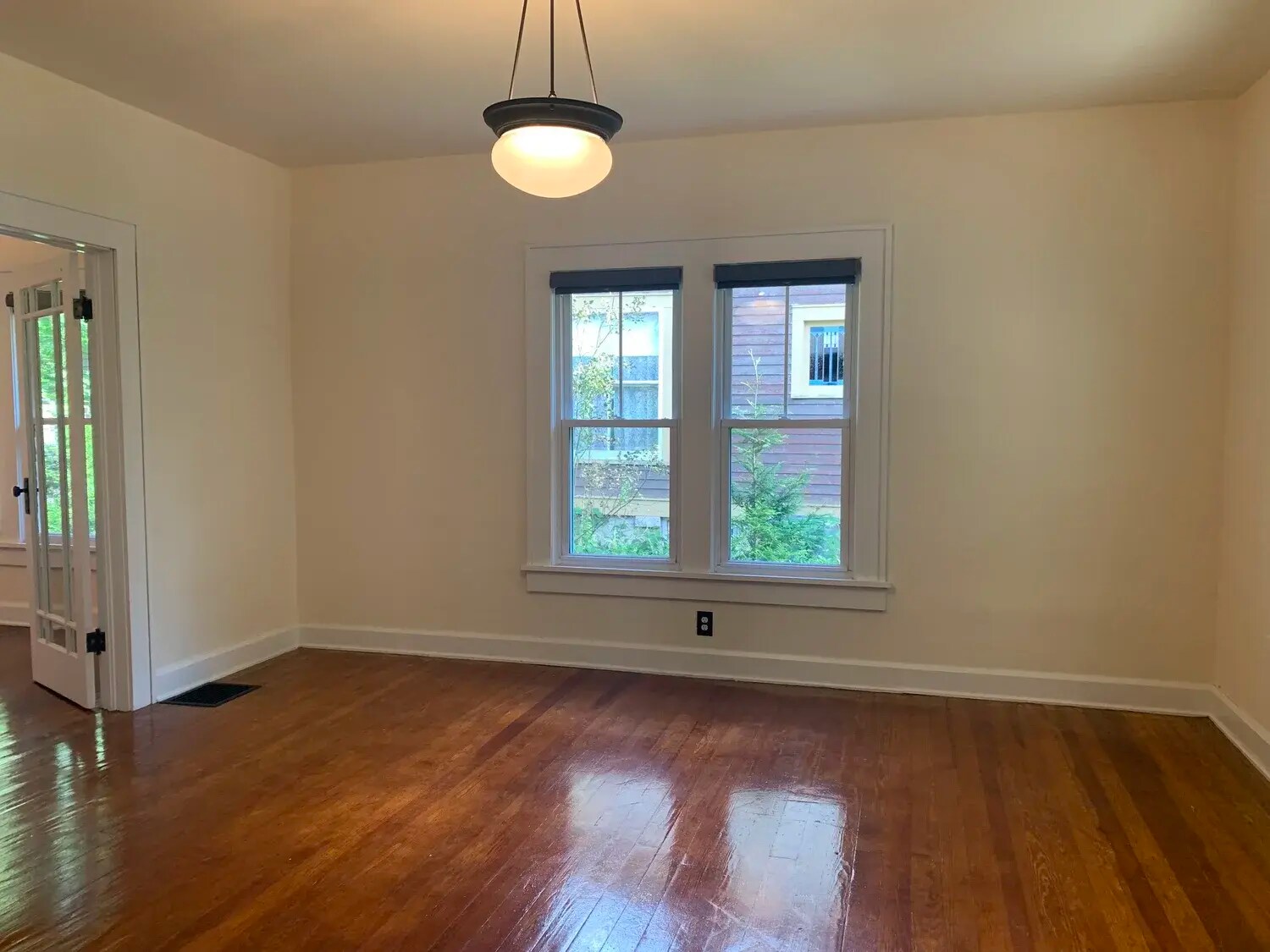 Building Photo - 705 S Park Ave