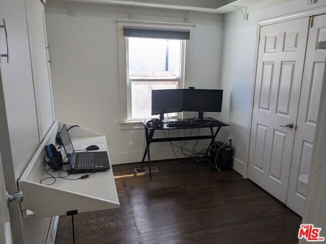 Building Photo - 4547 W 16th Pl