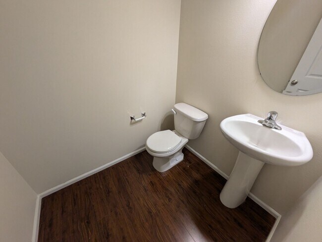 Building Photo - 3100 Eagle Loop NE