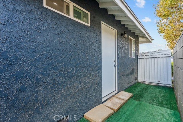 Building Photo - 10144 Gaviota Ave