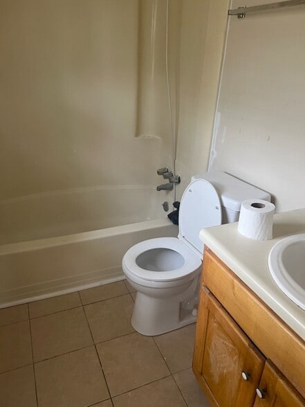 Building Photo - 2311 Bermuda Run Ct