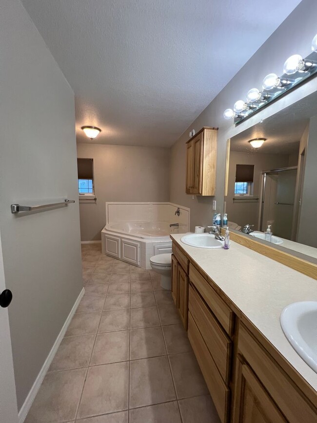 Building Photo - 4 bedroom home in Doyon Estates