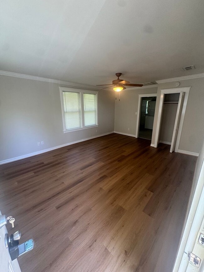 Building Photo - 1/1 with Fenced Yard - Charming Historic Home UPDATED