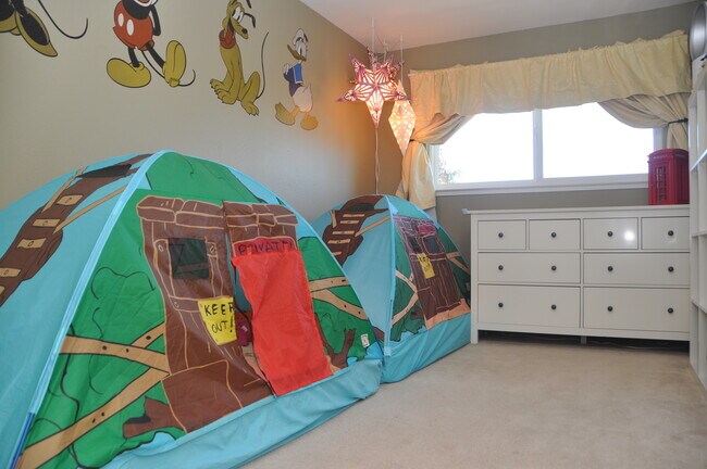 Building Photo - 5747 Clematis Dr