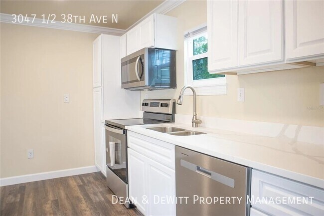 Building Photo - 3047 1/2 38th Ave N-