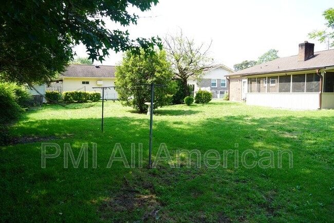 Building Photo - 622 Bedford Rd