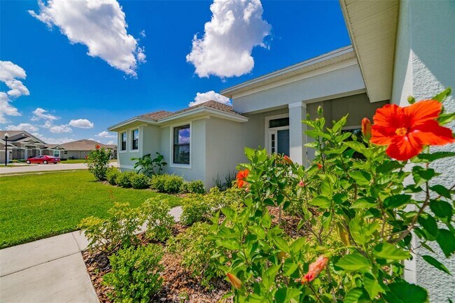 Building Photo - 570 Sanctuary Blvd