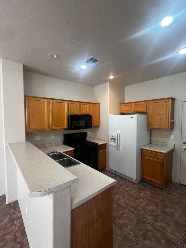 Building Photo - Beautiful Townhome in Gated Black Mountain Vistas (Henderson)