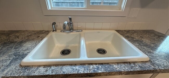 Building Photo - 750 N Main St