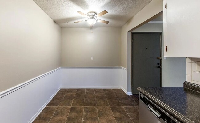 Building Photo - Modern 2BR Condo at Pembroke Gardens – Balcony, Pool Access & Utilities