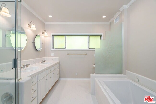 Building Photo - 14972 Camarosa Dr