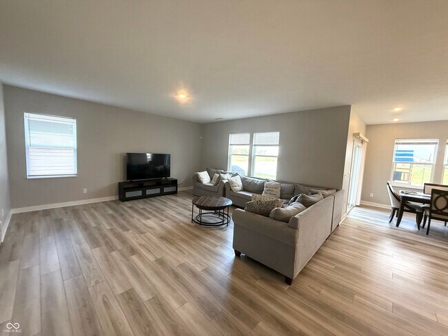 Building Photo - 2079 Dixon Crk Dr