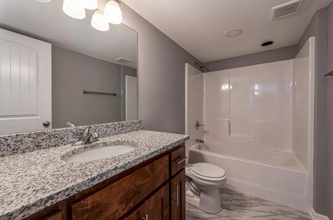 Building Photo - Don't miss out on this beautiful home!