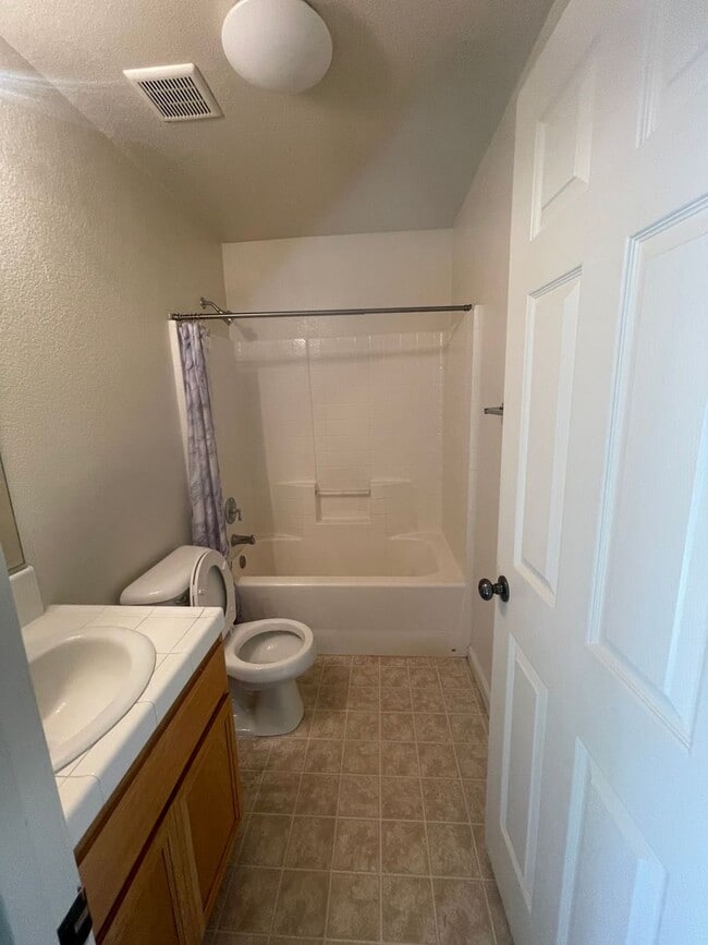 Building Photo - Available Now!! 3-Bedroom, 2-Bathroom Home...