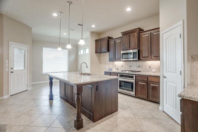 Building Photo - Beautiful 5 Bed, 3 Bath, 2-Story Home in Morningstar Subdivision- Aledo ISD- 76008