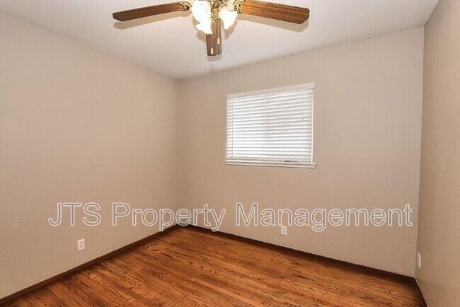 Building Photo - 10624 Chardonay Dr