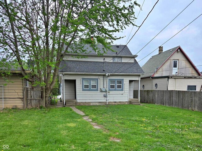 Building Photo - 1339 W Lee St