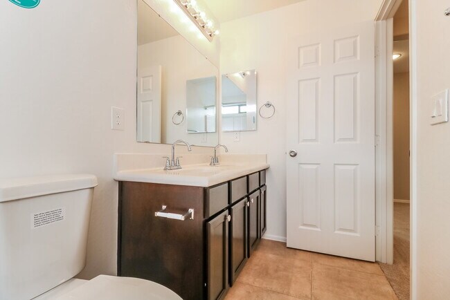 Building Photo - 15410 W Laurel Ln