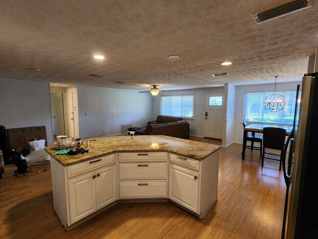Building Photo - Beach lifestyle!