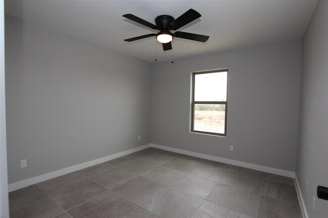 Building Photo - 1011 La Muralla St