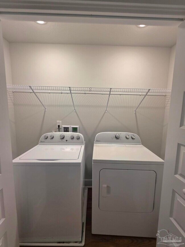 Building Photo - 248 N De Villiers St