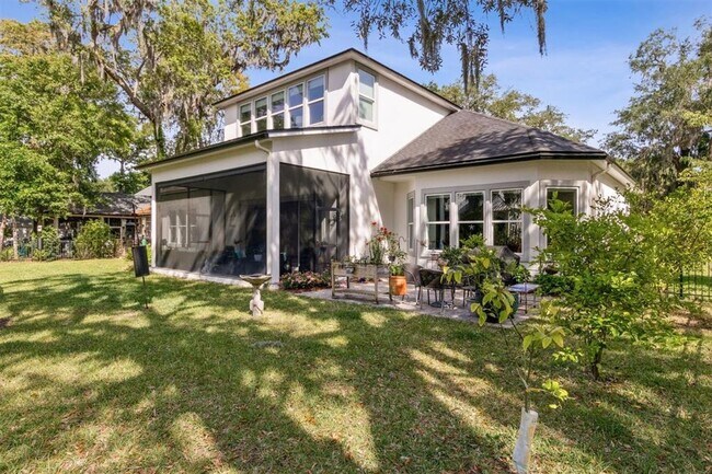 Building Photo - Luxury Living in exclusive and gated Oyste...