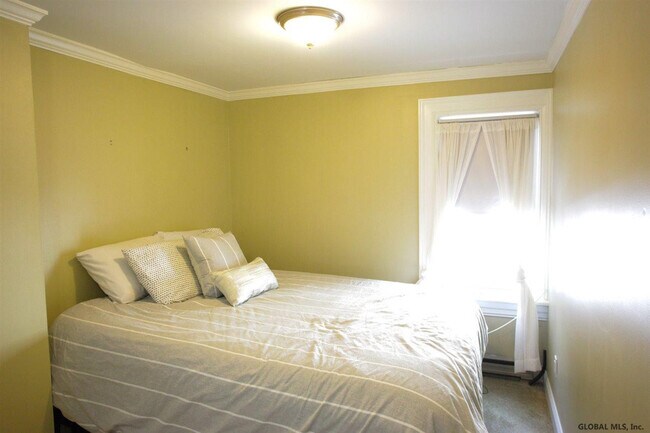 Building Photo - 69 Lawrence St