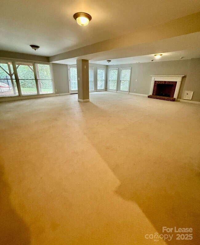 Building Photo - 1806 Asbury Hall Ct