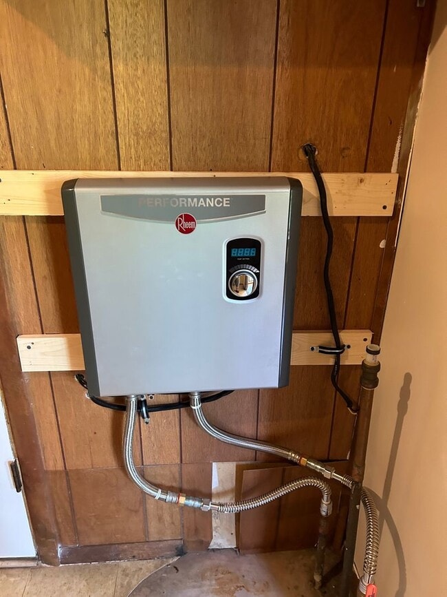 Building Photo - Southside Savannah -Windsor Forest West