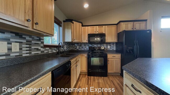 Building Photo - 4 br, 2 bath House - 426 N Perry Ln