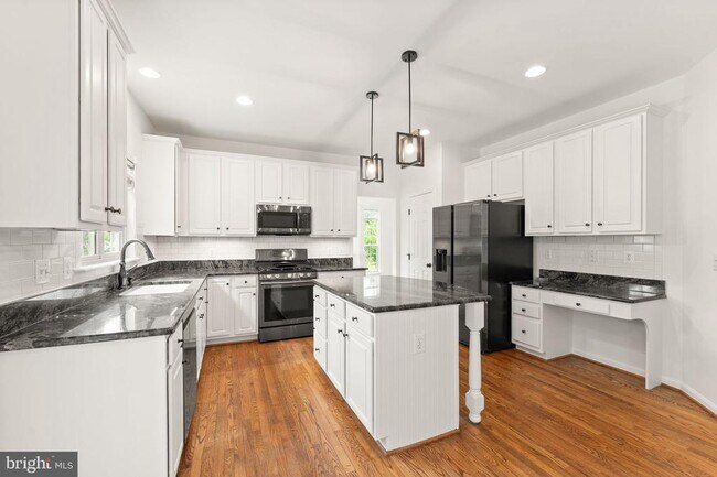 Building Photo - 43205 Cardston Pl