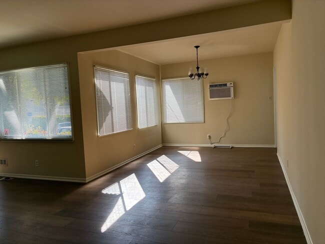 Building Photo - 1387 Eagle Vista Dr