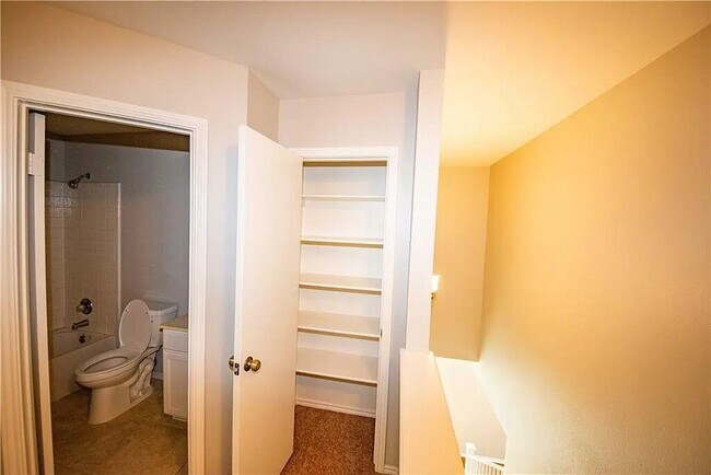 Building Photo - 2208 Bluebonnet Dr