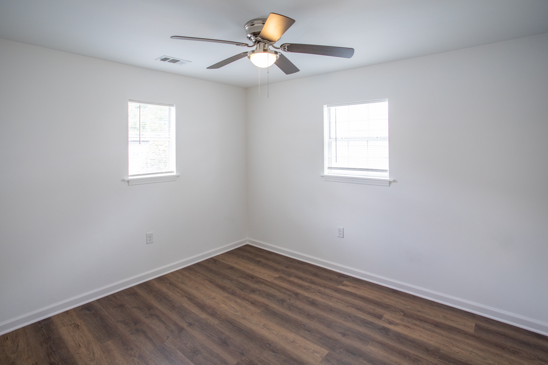 back bedroom - 1220 E 57th St