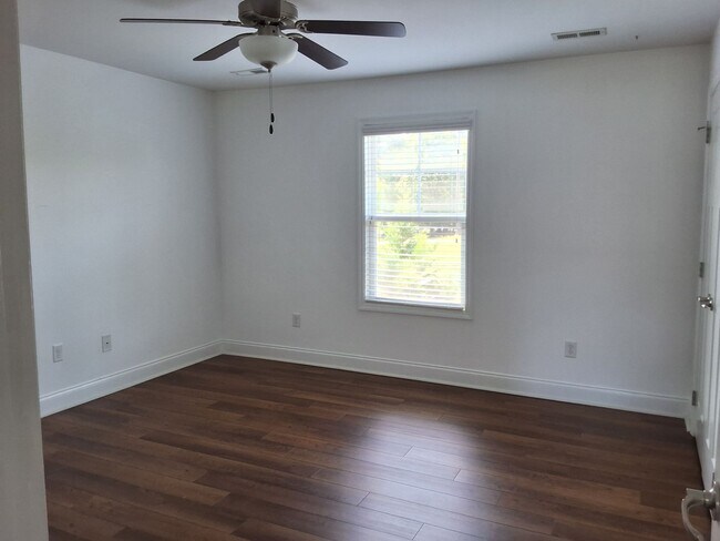 Building Photo - West Knoxville 37922 - 4 bedroom, 3 bath home - Contact Sharon Arnwine (865) 313-7215