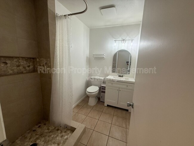 Building Photo - 236 E Surfside Dr