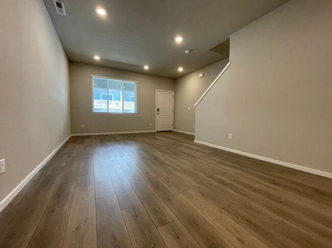 Building Photo - Modern 3-Bed, 2.5-Bath Home with Quartz Counters, Central A/C, and Prime Location!