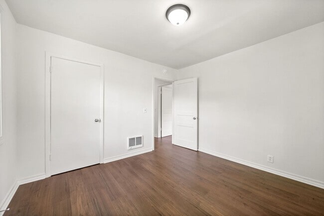 Building Photo - 3 Bedroom Home For Rent Near APSU!