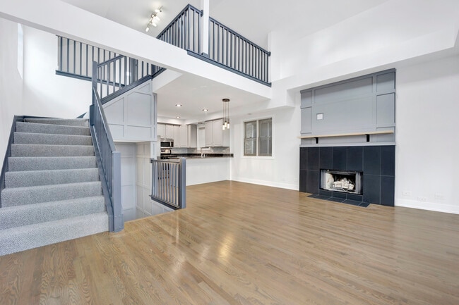 Building Photo - 3316 N Damen Ave